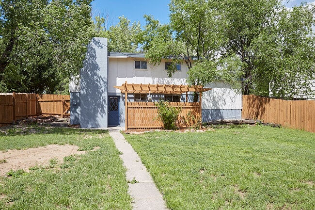 Building Photo - 241 Elmwood Dr