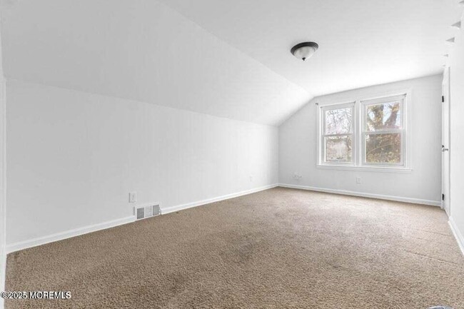 Building Photo - 207 Oakwood Ave