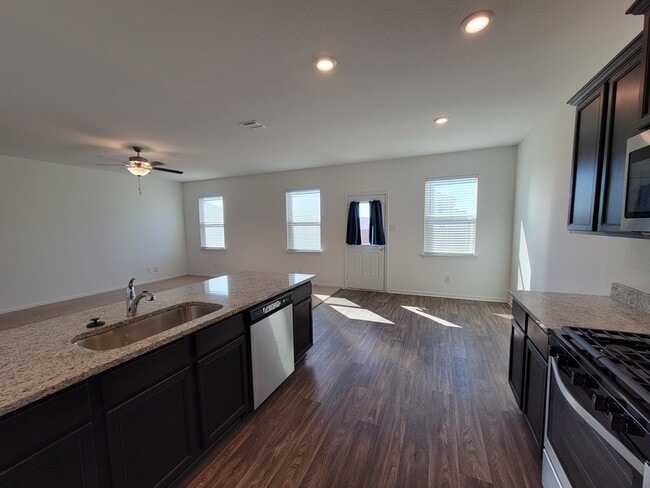 Building Photo - 766 Veloway Trail