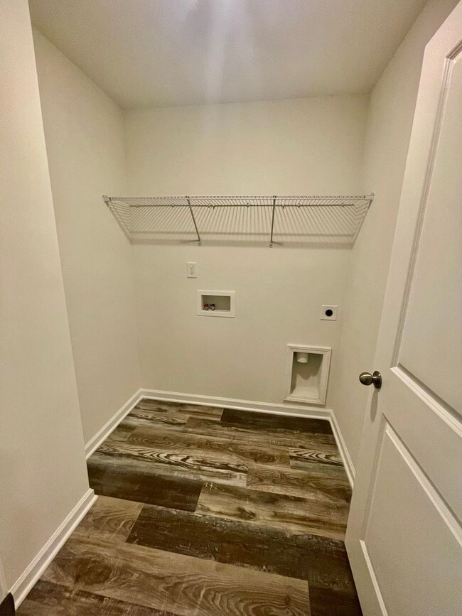 Building Photo - Welcome to this stunning 3-bedroom, 2.5-ba...