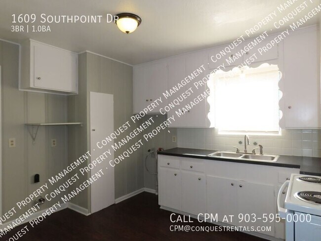 Building Photo - 1609 Southpoint Dr