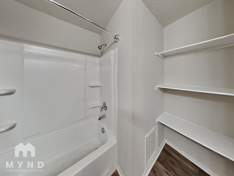 Building Photo - 307 Westwood Dr
