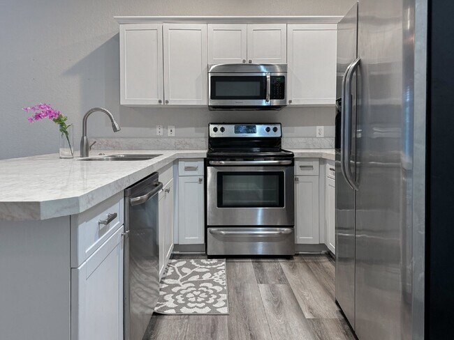 Building Photo - Gated Tampa Palms Townhome with 2-Car Garage, Screened Lanai & Community Pool