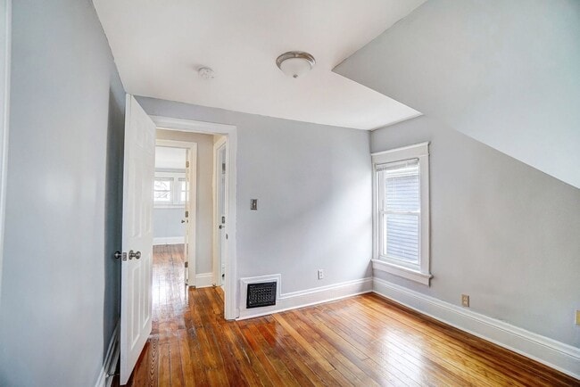 Building Photo - Newly renovated 2bed/1bath
