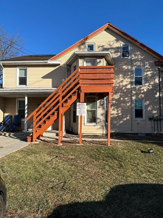 Building Photo - 127 Schoolhouse Rd