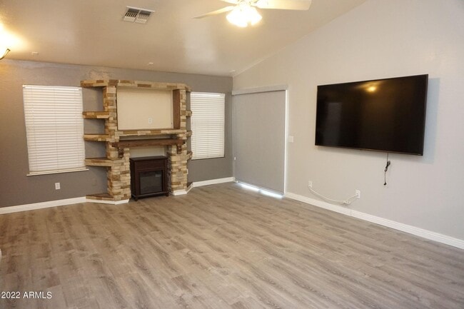 Building Photo - 2046 N Parish Ln