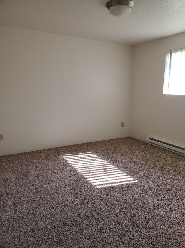 Building Photo - 2 Bedroom 1 Bath Duplex