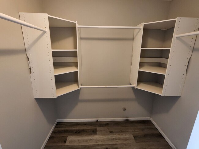 Building Photo - 3 bedroom Kenosha condo