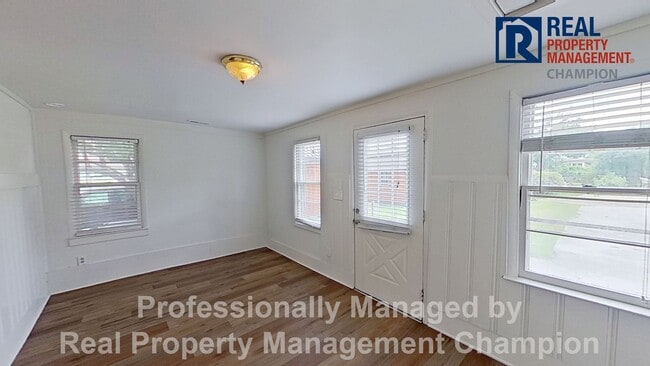 Building Photo - Renovated 3 BD/2 BA All Brick Cottage Near Cargo and Soda Pop Districts