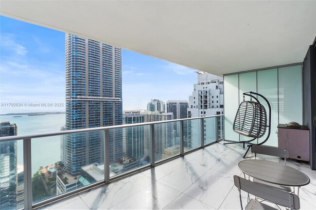 Primary Photo - 1010 Brickell Ave