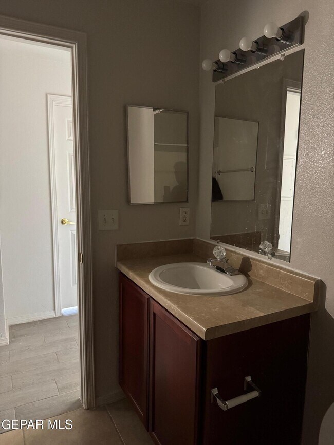 Building Photo - 6027 Brook Hollow Dr