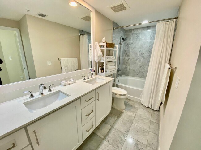 Building Photo - 225 NE 1st St