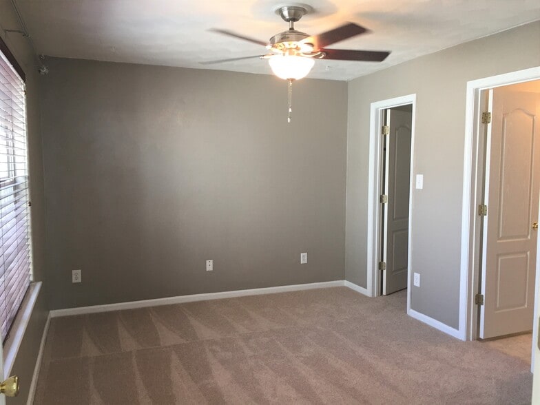 Building Photo - 4609 Olde Stone Way