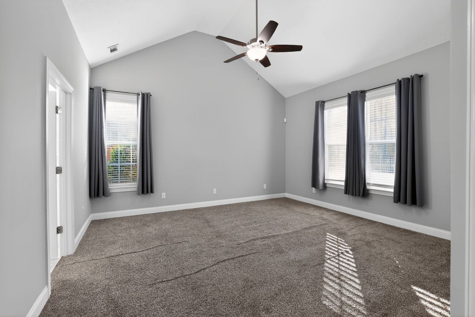 Building Photo - 2226 Kendall Park Dr