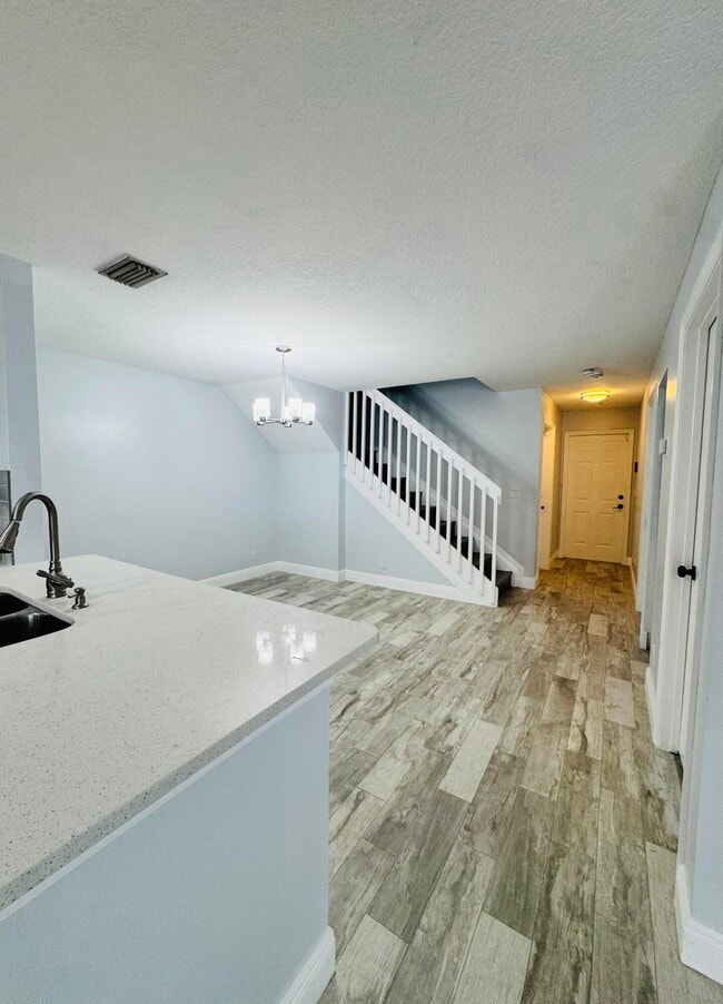 Building Photo - 77 Fairways Ln