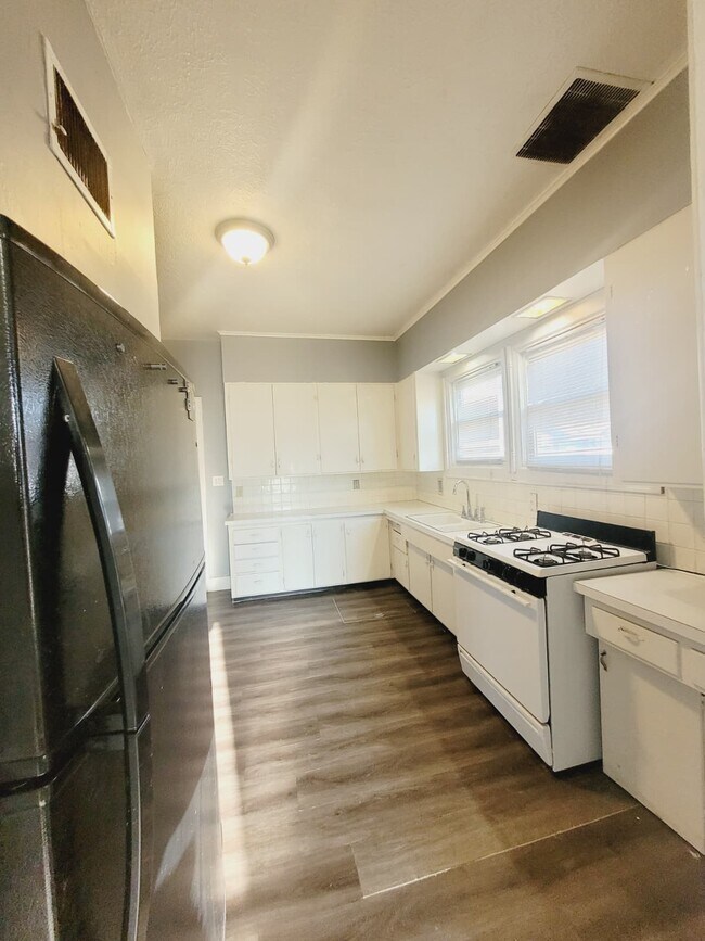 Building Photo - 412 Yund St