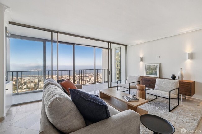 Building Photo - 999 Green St