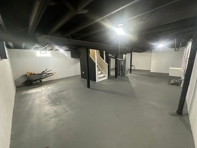 Building Photo - Freshly Renovated 3-Bedroom Home – Quality...