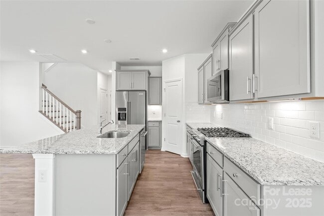 Building Photo - 15922 Parkside crossing Dr
