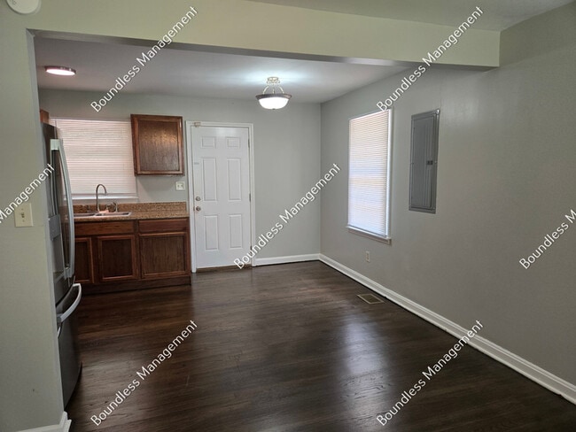 Building Photo - 2169 Rexford Dr