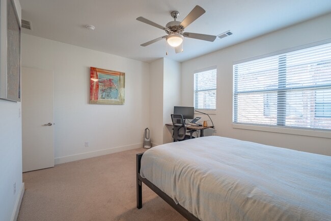 Building Photo - 2 Bed + Flex Room Option in East Dallas Townhome off Greenville Lakewood Neighborhood