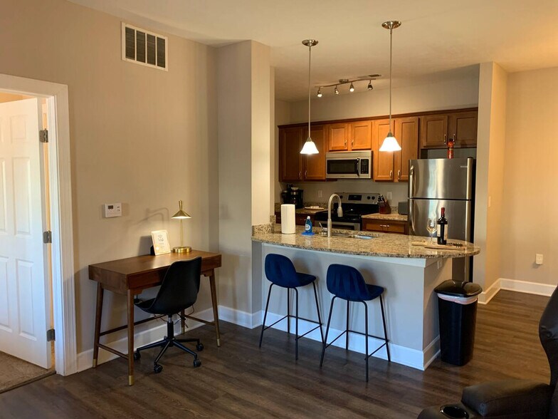 Building Photo - 855 Chillingham Dr