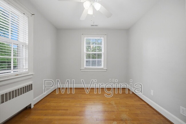Building Photo - 400 Kemp Ln