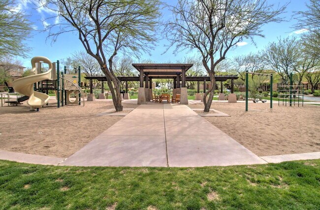 Building Photo - 9427 E Trailside View