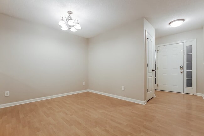 Building Photo - 107 Springwater Trce