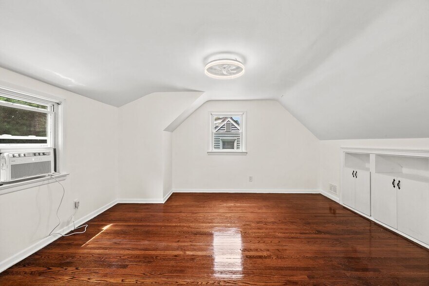 Building Photo - 53 Oneida Ave
