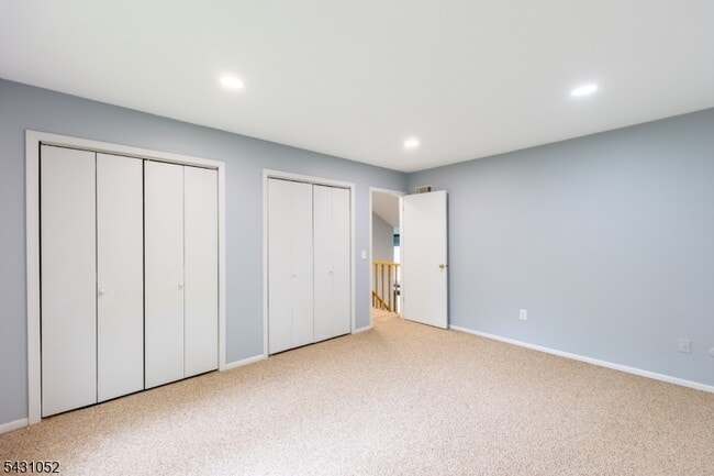 Building Photo - 9 Wick Ln