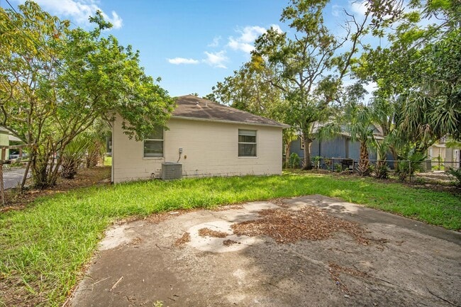 Building Photo - Move in Ready! Modern 3-Bedroom 2-bath Hom...
