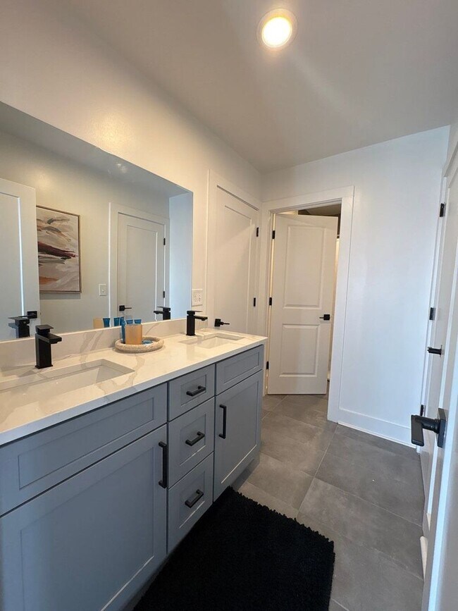 Building Photo - Fully Furnished 5 Bed, 3.5 Bath Located In East Nashville's McFerrin Park Neighborhood w/ Flexibl...