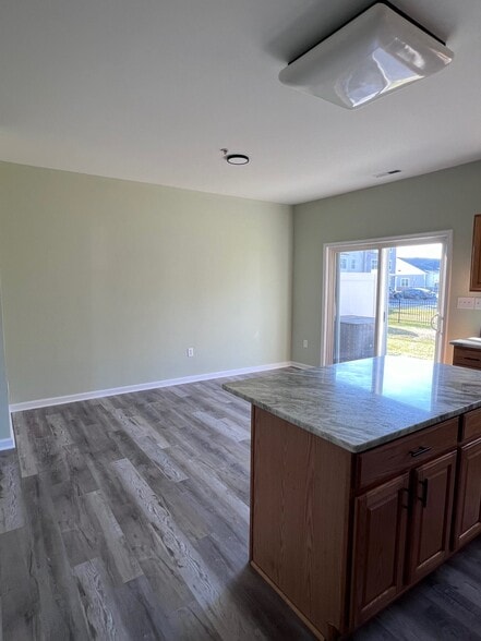 Building Photo - 1011 Meadow View Dr