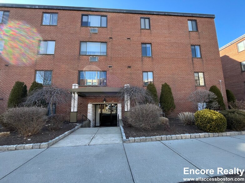 Building Photo - 109 Babcock St