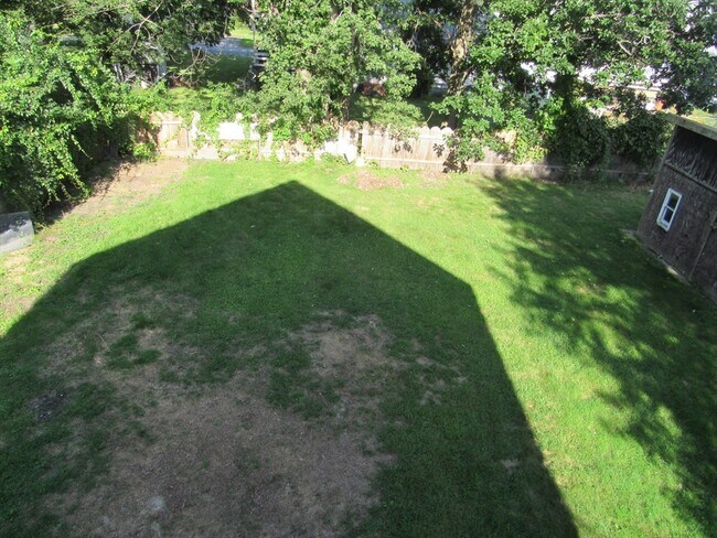 Building Photo - 19 Chapman St