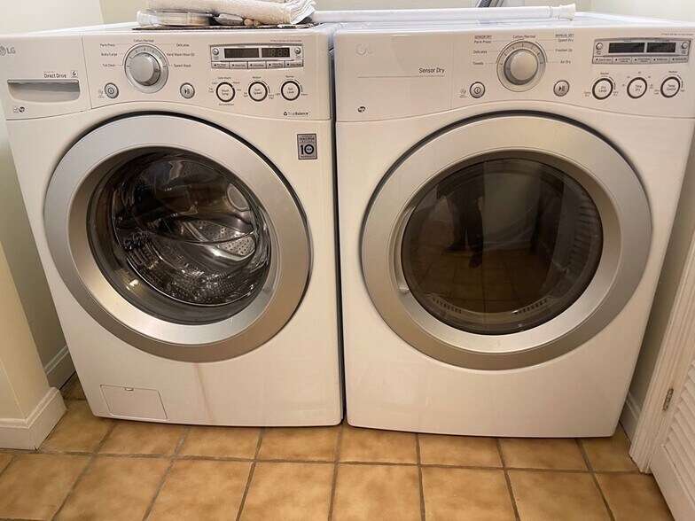 Building Photo - 842 South St