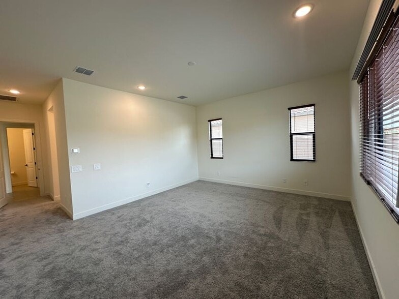 Building Photo - 7306 N 80th Ln