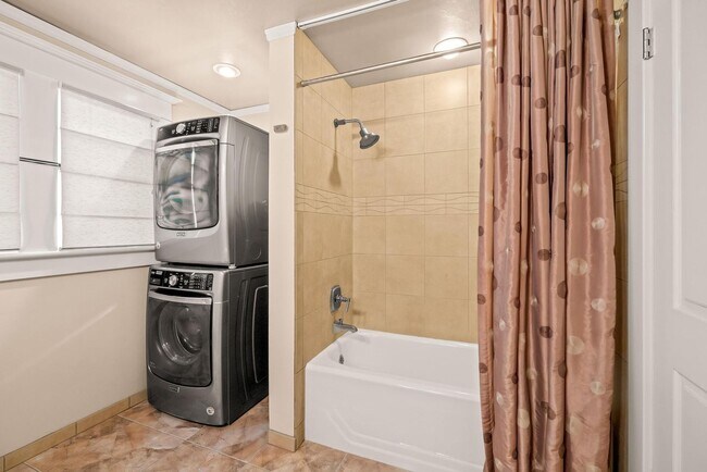 Building Photo - Elegant Grant Park Craftsman with Wine Cel...