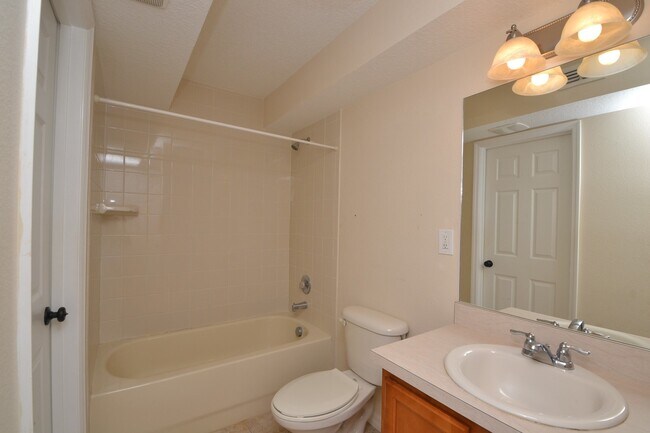 Building Photo - Lovely Winter Springs Condo ~ Vinyl Plank Flooring and Large Screened Patio!