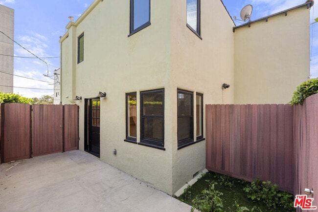 Building Photo - 838 Hilldale Ave