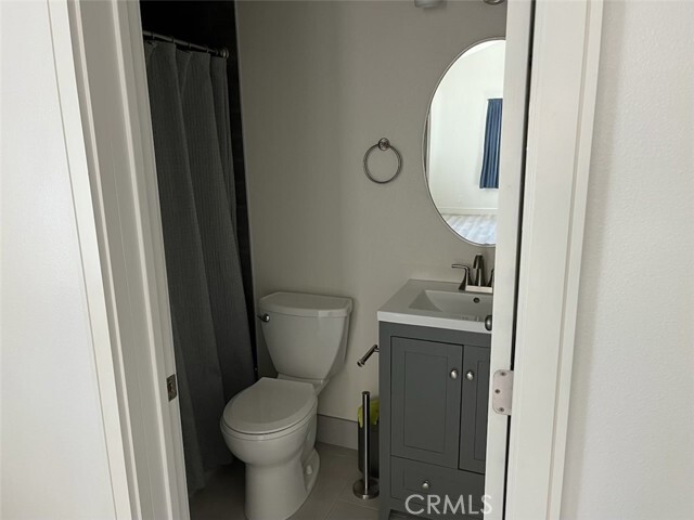 Building Photo - 701 Oakdale Ave