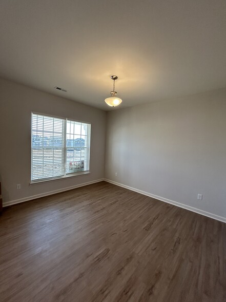 Dining room - 107 Kirkstall Way