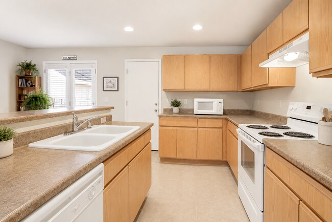 Building Photo - 3 Bedroom Townhome for Rent in Green Valley Ranch | Private Patio & Attached Garage