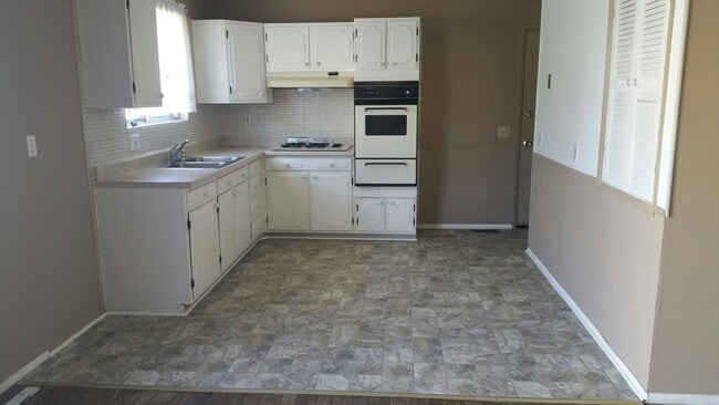 Building Photo - 1605 Loveland Dr