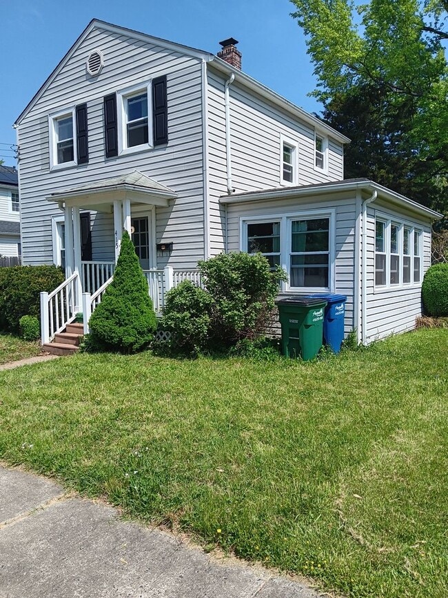 Building Photo - 2 Bedroom, 1 Bath Single Family Home on Cu...