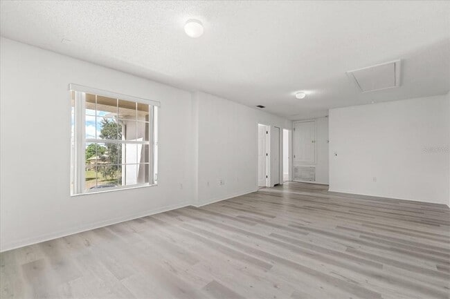 Building Photo - 521 Bromley Ct