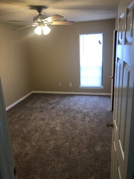 Building Photo - 1012 N Brents Ave