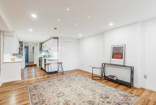 Building Photo - 209.5 4th St