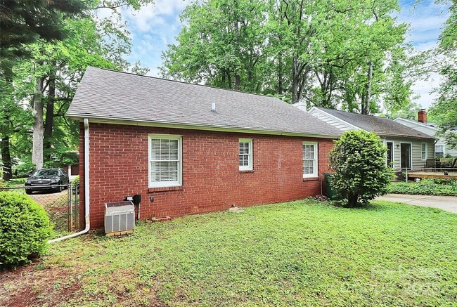 Building Photo - 2009 Truman Rd